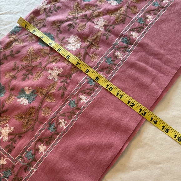 Gorgeous Rose Pink Floral Embroidery Cashmere Fringed lWrap/Scarf 26”x 76” - Picture 8 of 11